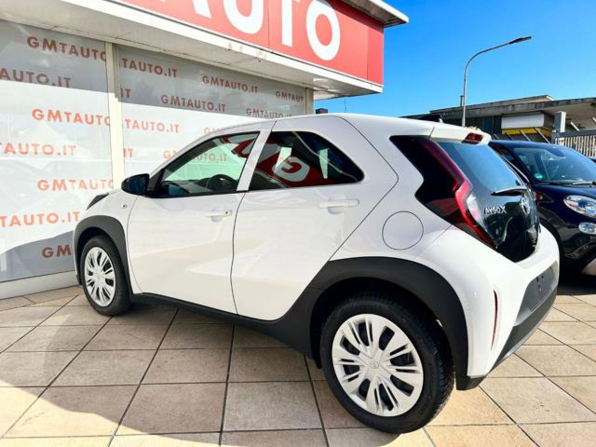 Toyota Aygo X 1.0 Lounge 72cv (3)