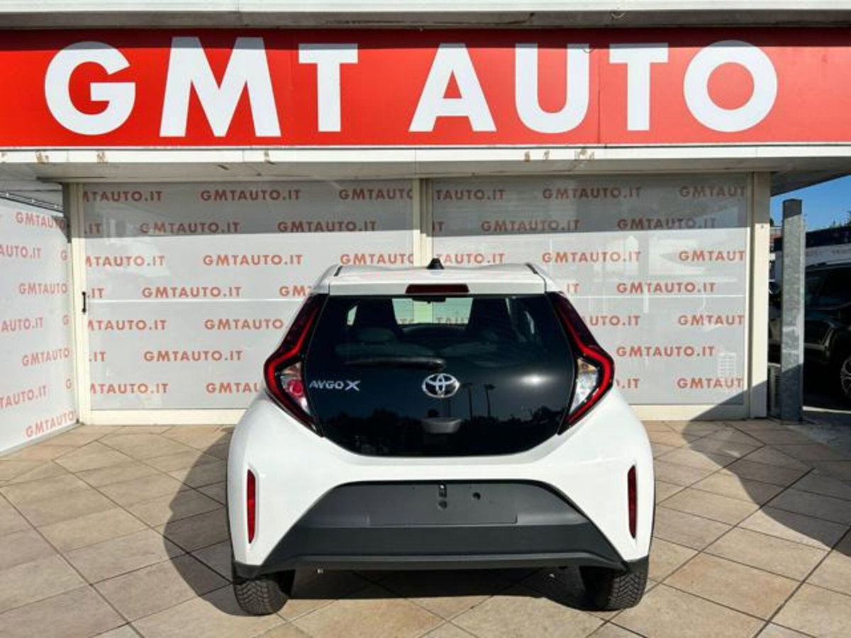 Toyota Aygo X 1.0 Lounge 72cv (4)