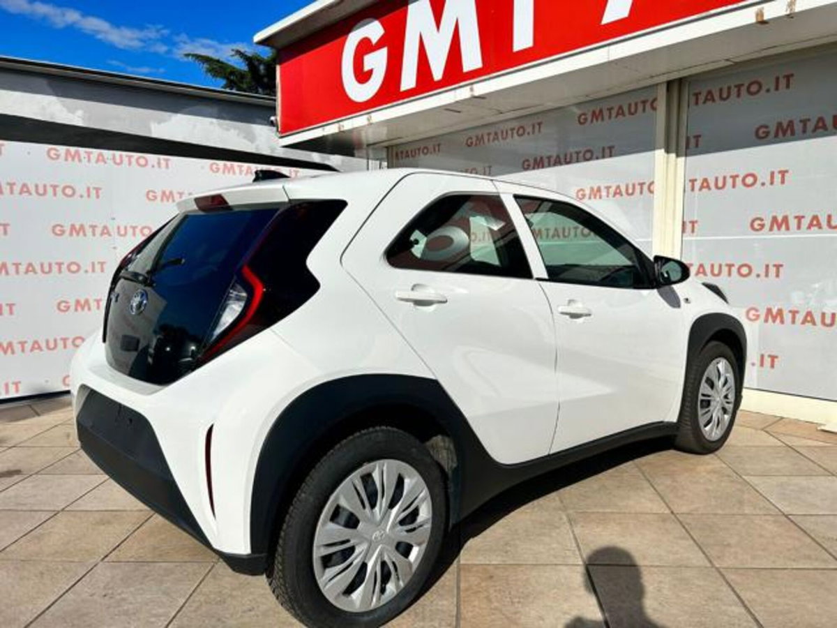 Toyota Aygo X 1.0 Lounge 72cv (5)