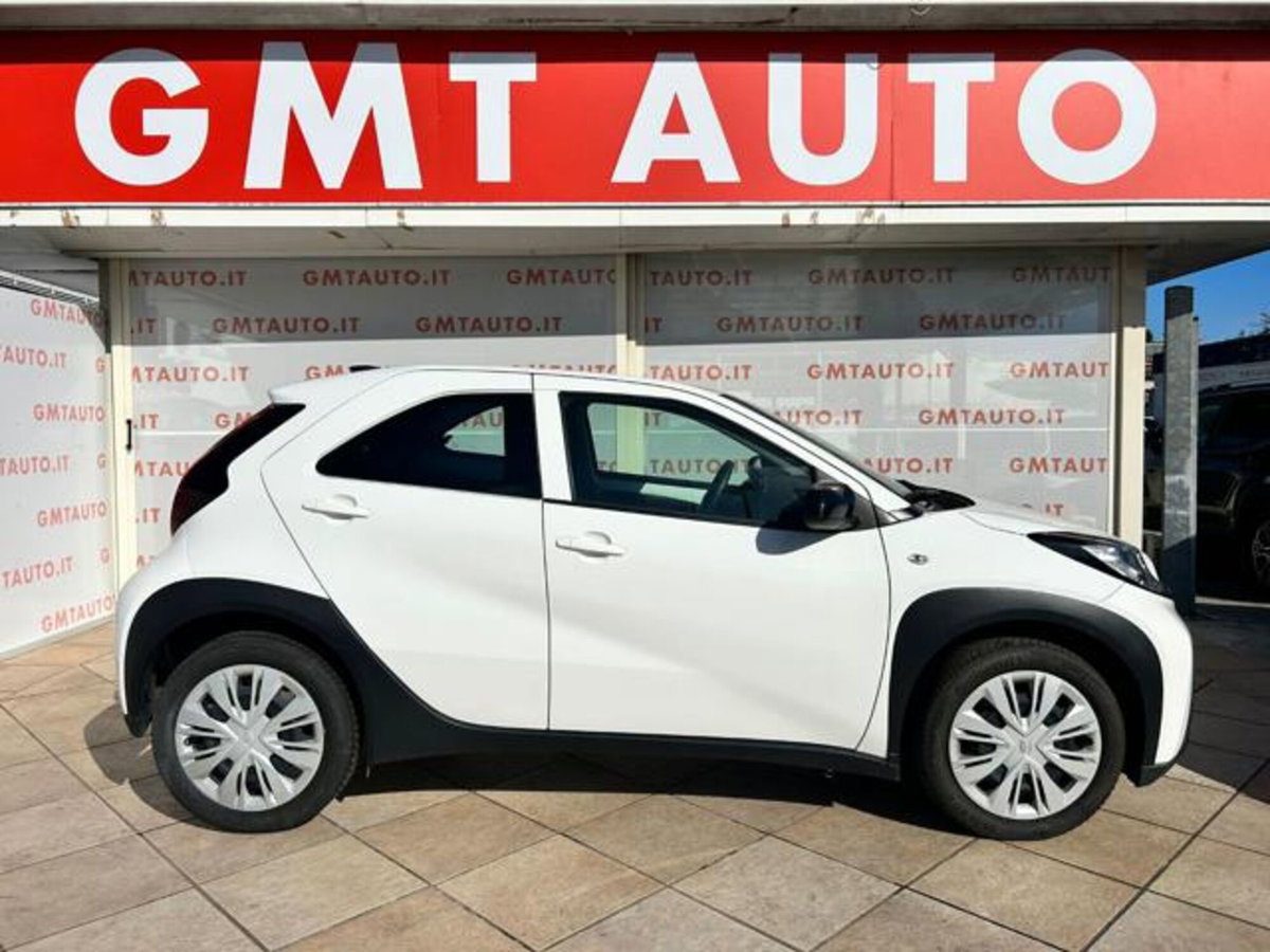 Toyota Aygo X 1.0 Lounge 72cv (6)