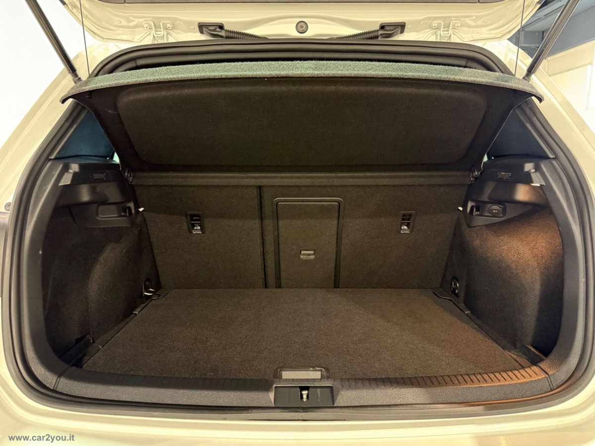 Volkswagen Golf R 2.0 TSI DSG 4MOTION 5p. BMT (16)