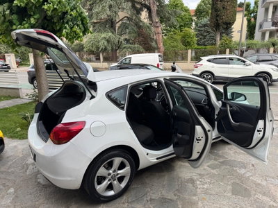 Opel Astra 1.7 CDTI 110CV 5 porte Cosmo (7)