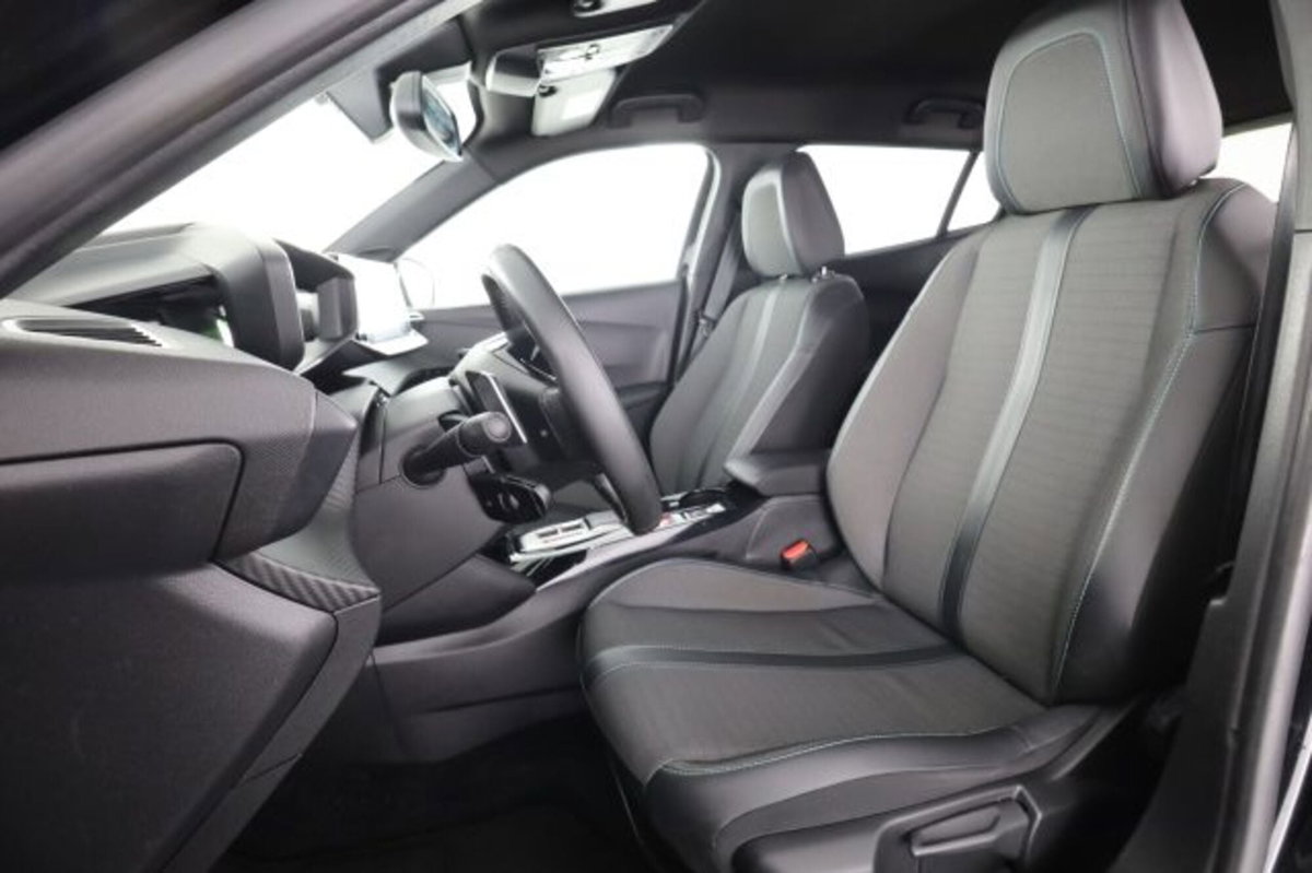 Peugeot 2008 BlueHDi 130 S&S EAT8 Allure Pack (2)