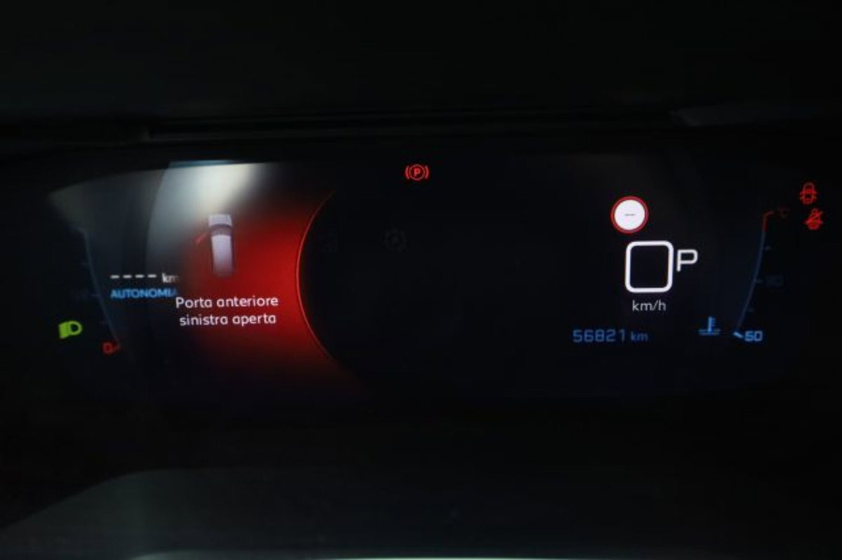 Peugeot 2008 BlueHDi 130 S&S EAT8 Allure Pack (7)