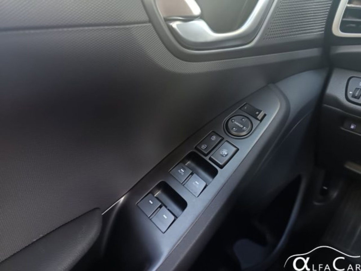 Hyundai Ioniq Plug-in Hybrid DCT Tech (12)