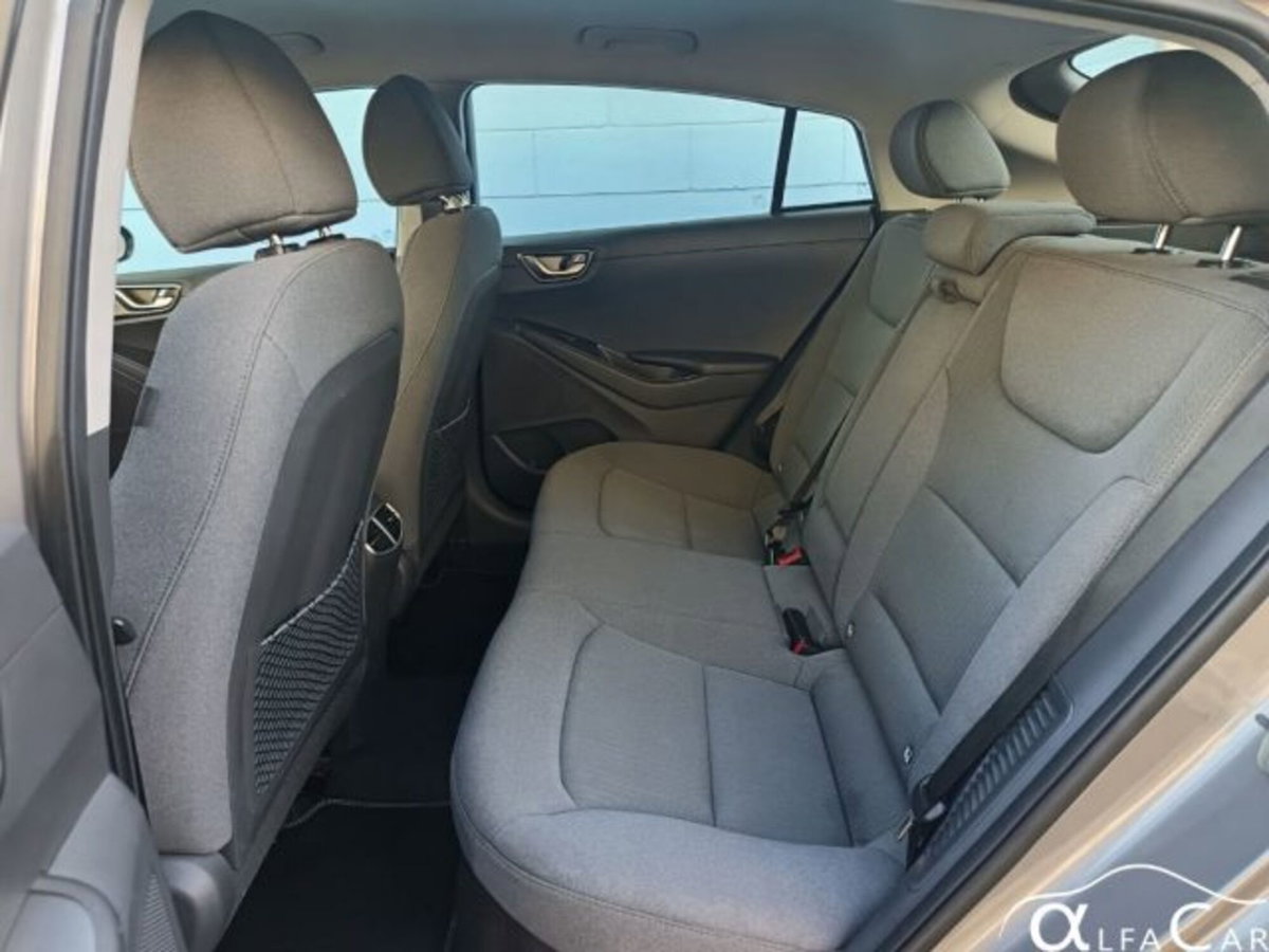 Hyundai Ioniq Plug-in Hybrid DCT Tech (13)