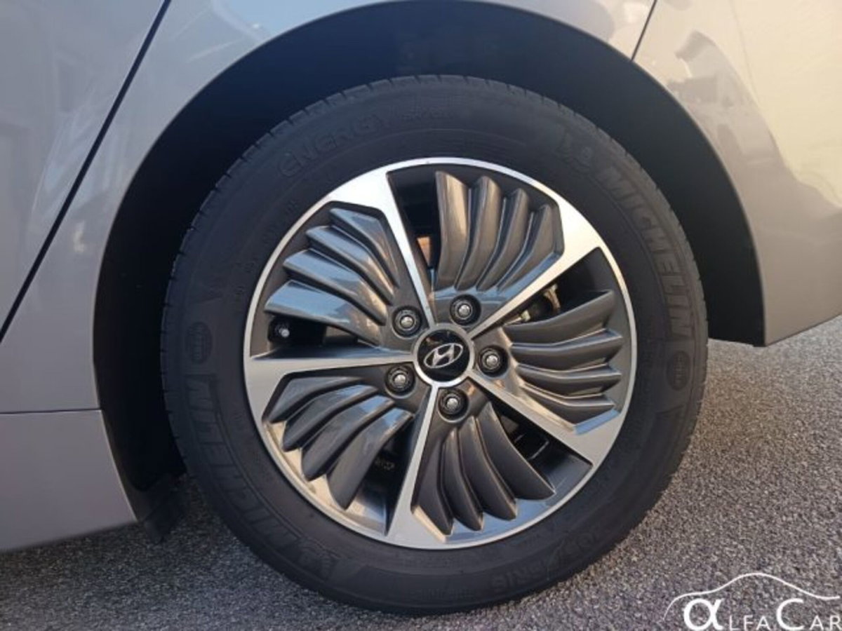 Hyundai Ioniq Plug-in Hybrid DCT Tech (18)