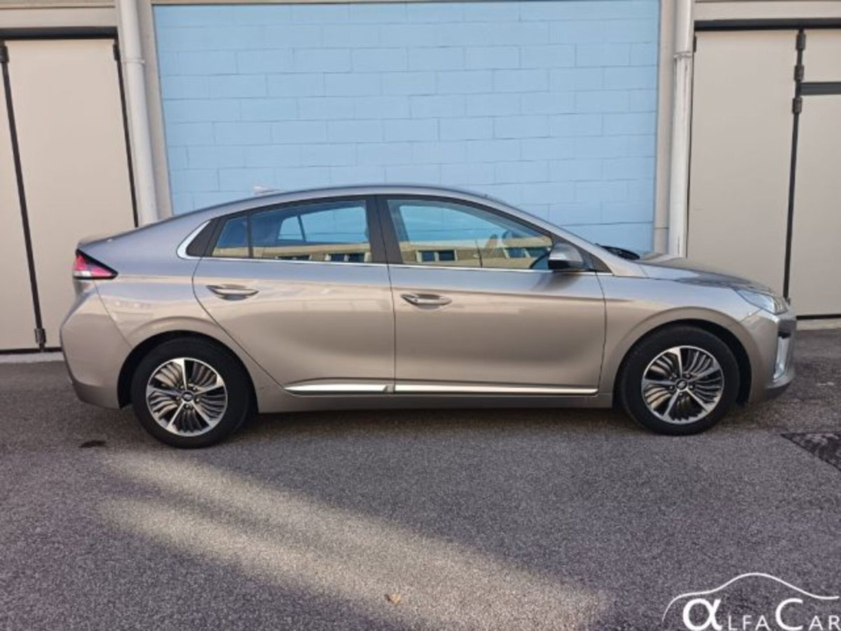Hyundai Ioniq Plug-in Hybrid DCT Tech (19)