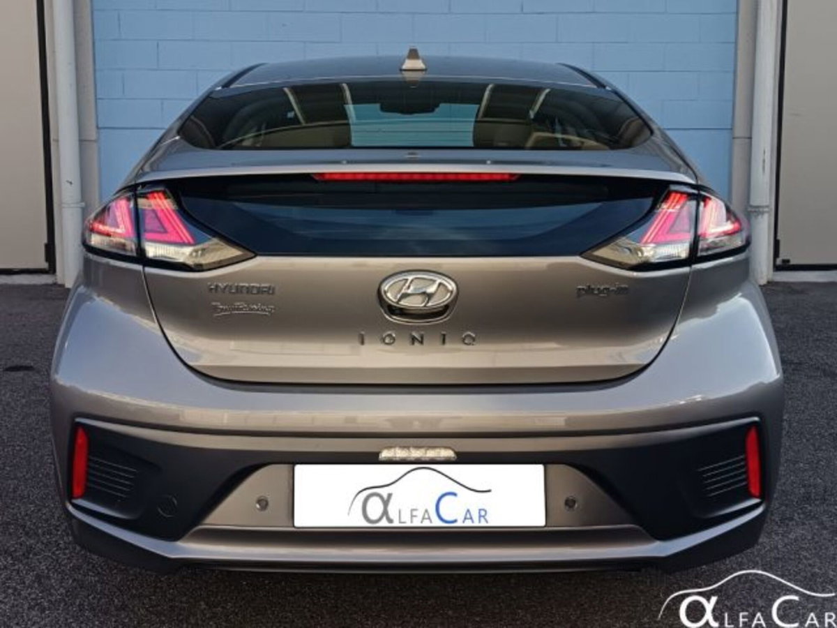Hyundai Ioniq Plug-in Hybrid DCT Tech (4)