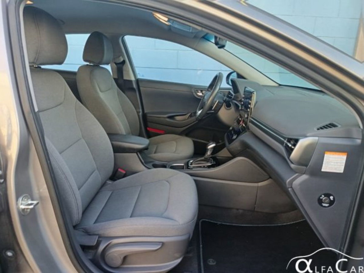 Hyundai Ioniq Plug-in Hybrid DCT Tech (5)