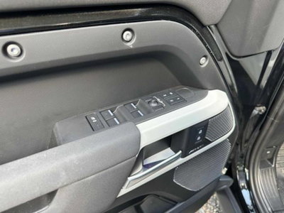 Land Rover Defender 110 3.0D I6 250 CV AWD Auto Commercial SE (15)