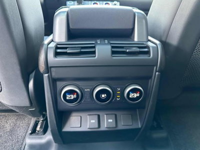 Land Rover Defender 110 3.0D I6 250 CV AWD Auto Commercial SE (19)