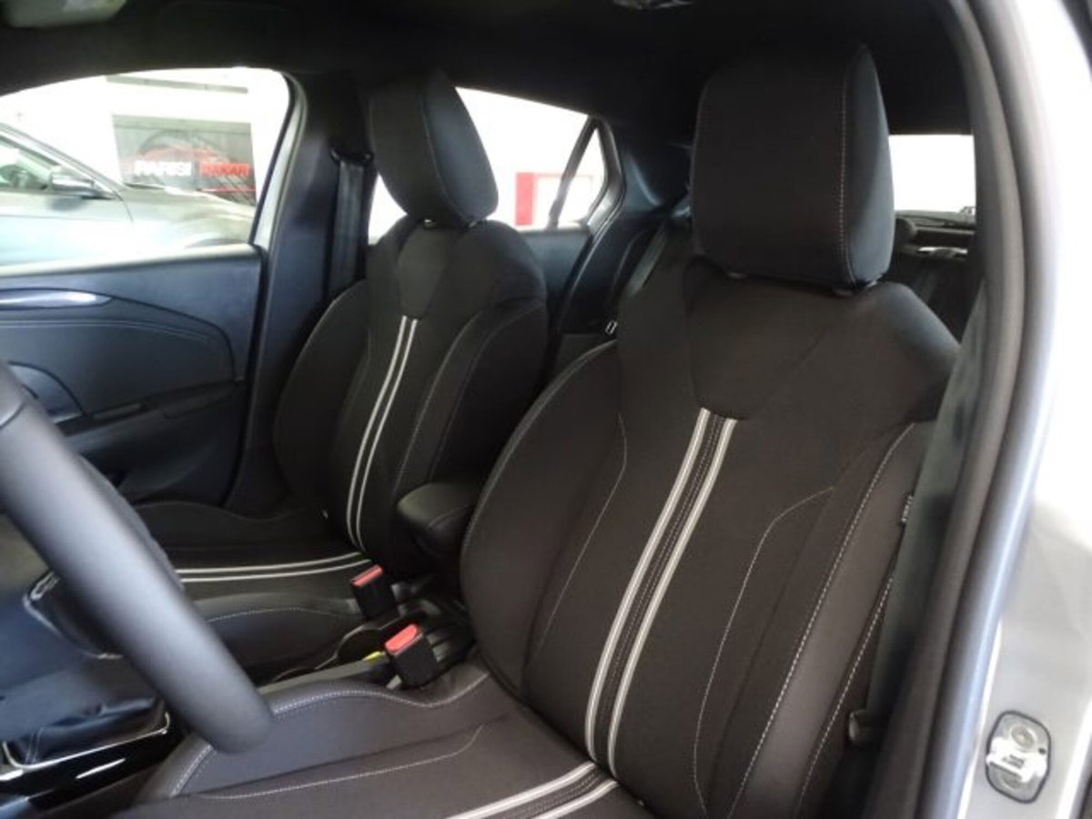Opel Corsa 1.2 hybrid GS 100cv dct6 (12)