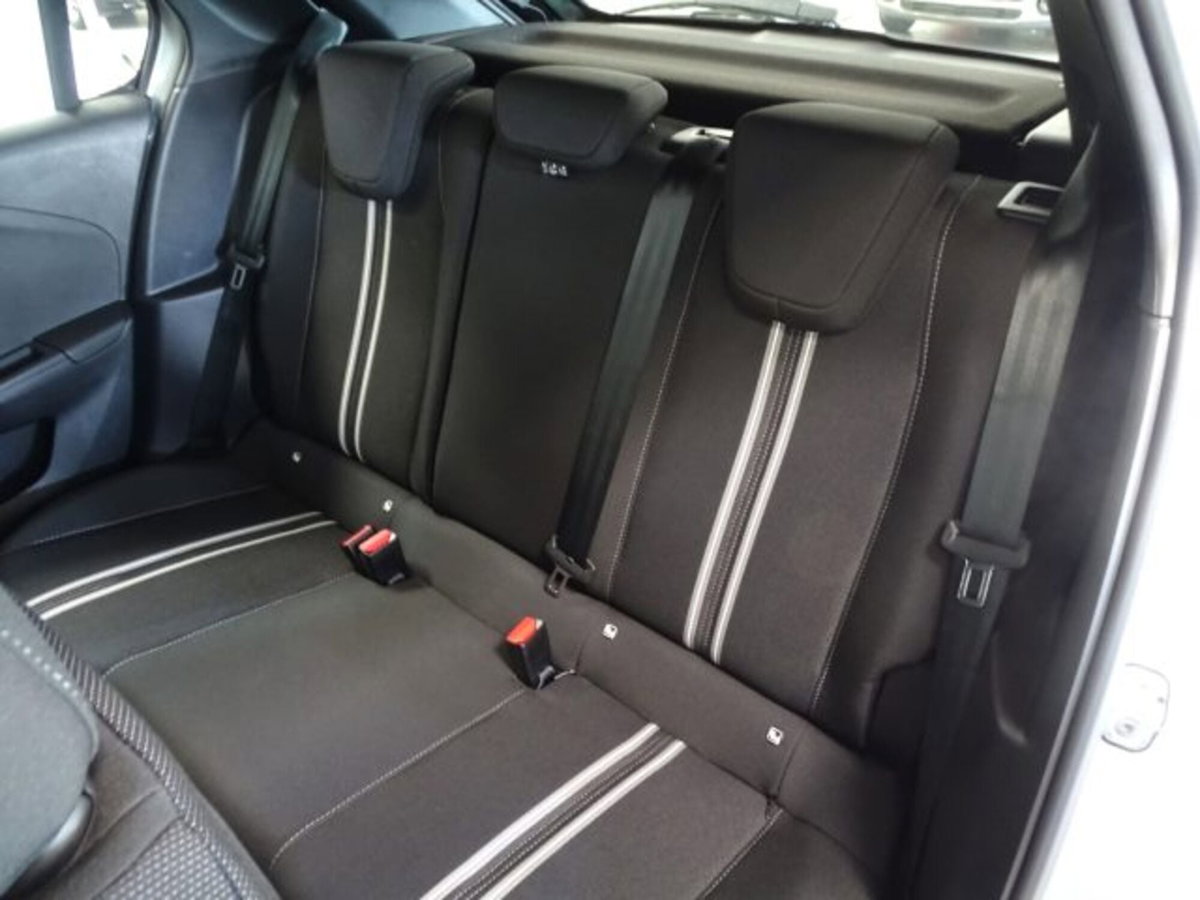 Opel Corsa 1.2 hybrid GS 100cv dct6 (13)