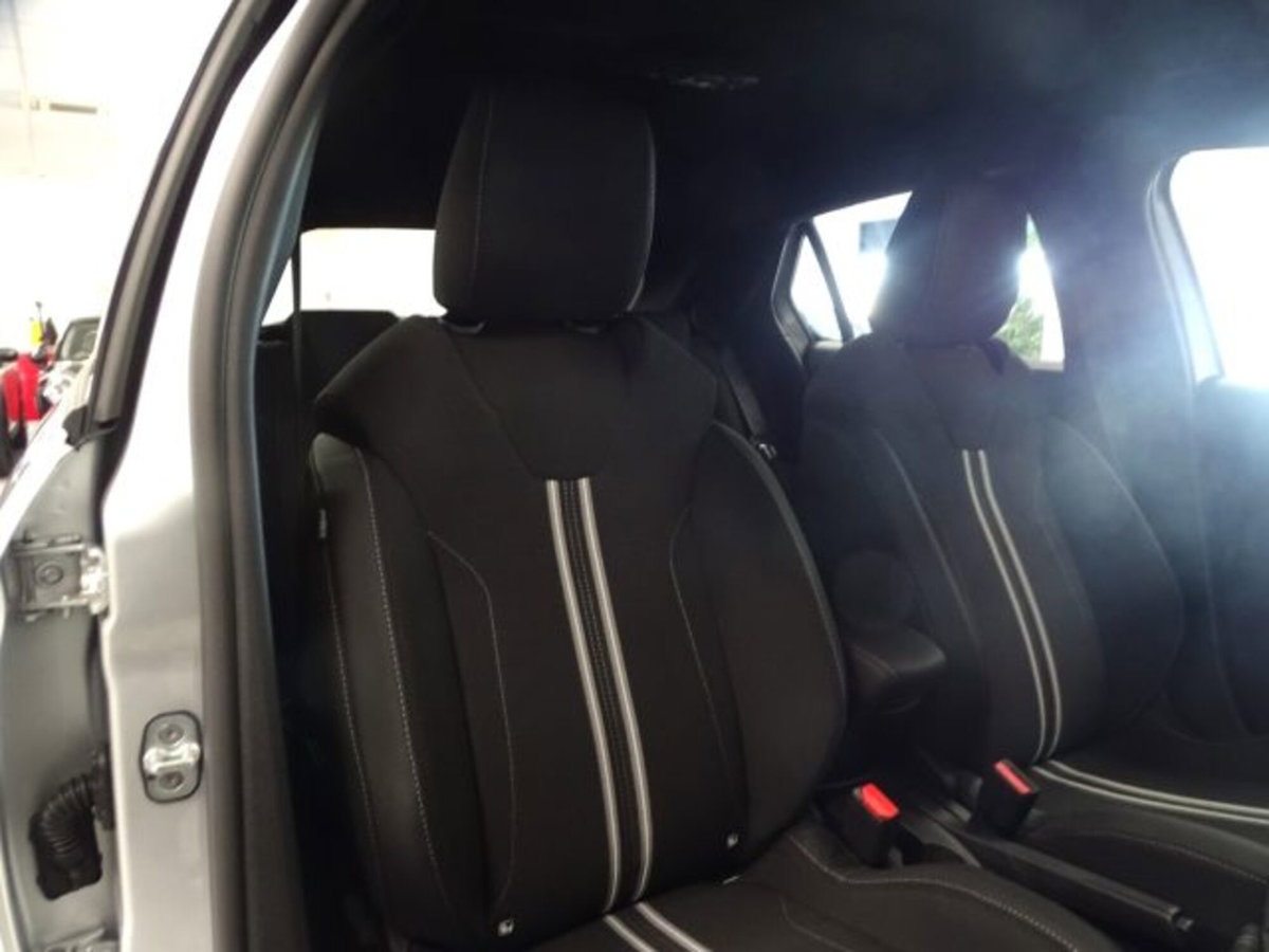 Opel Corsa 1.2 hybrid GS 100cv dct6 (17)