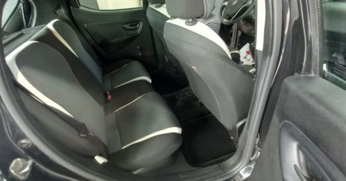 Lancia Ypsilon 0.9 TwinAir 85 CV 5 porte Metano Ecochic Platinum (10)