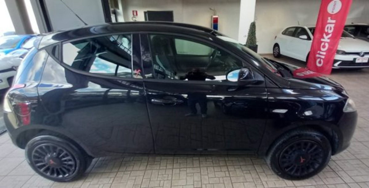 Lancia Ypsilon 0.9 TwinAir 85 CV 5 porte Metano Ecochic Platinum (2)