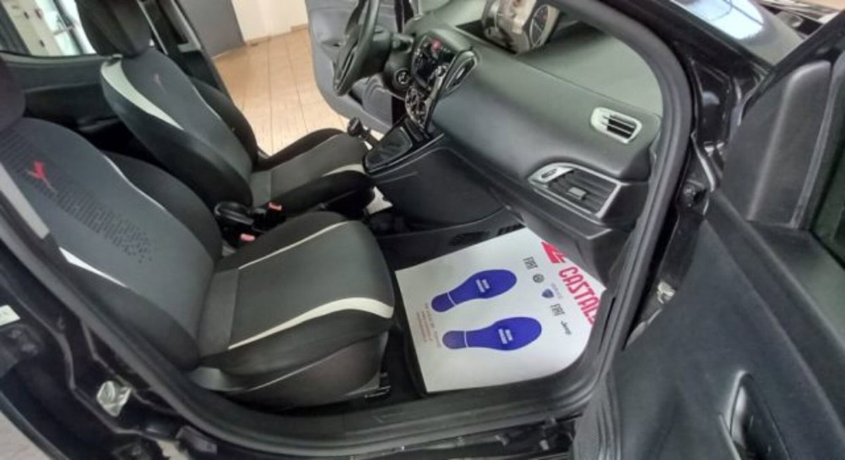 Lancia Ypsilon 0.9 TwinAir 85 CV 5 porte Metano Ecochic Platinum (9)
