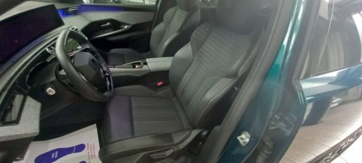 Peugeot 3008 1.2 hybrid GT Exclusive 145cv e-dcs6 (10)