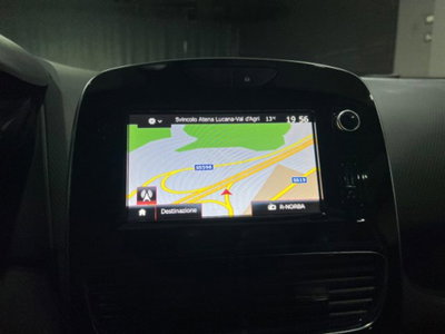 Renault Clio TCe 12V 75 CV 5 porte Moschino Zen (6)