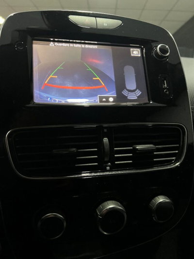 Renault Clio TCe 12V 75 CV 5 porte Moschino Zen (7)