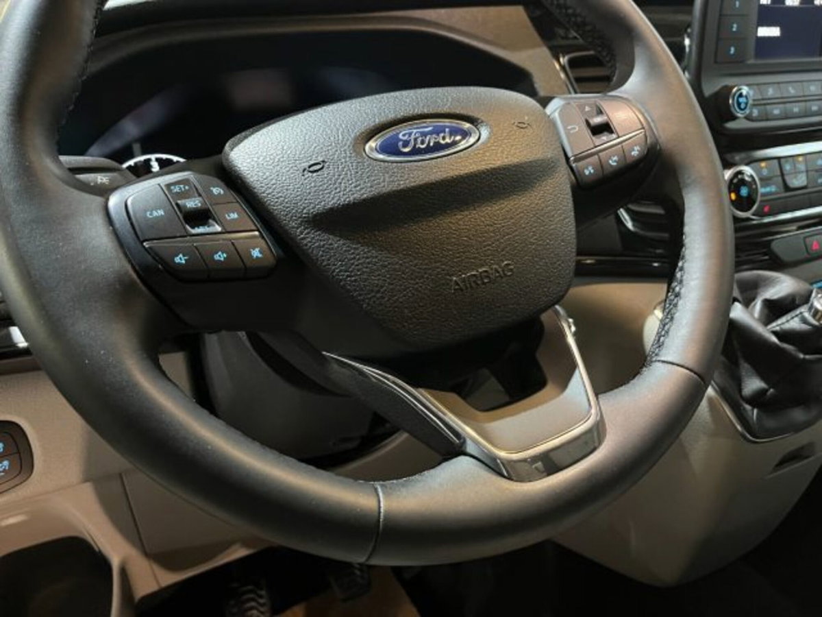 Ford Tourneo Custom 320 2.0 EcoBlue 150CV PL Titanium (13)
