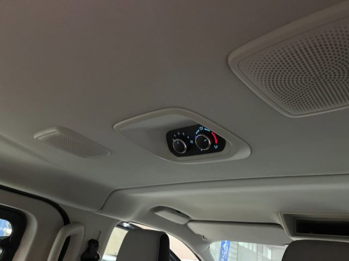 Ford Tourneo Custom 320 2.0 EcoBlue 150CV PL Titanium (14)
