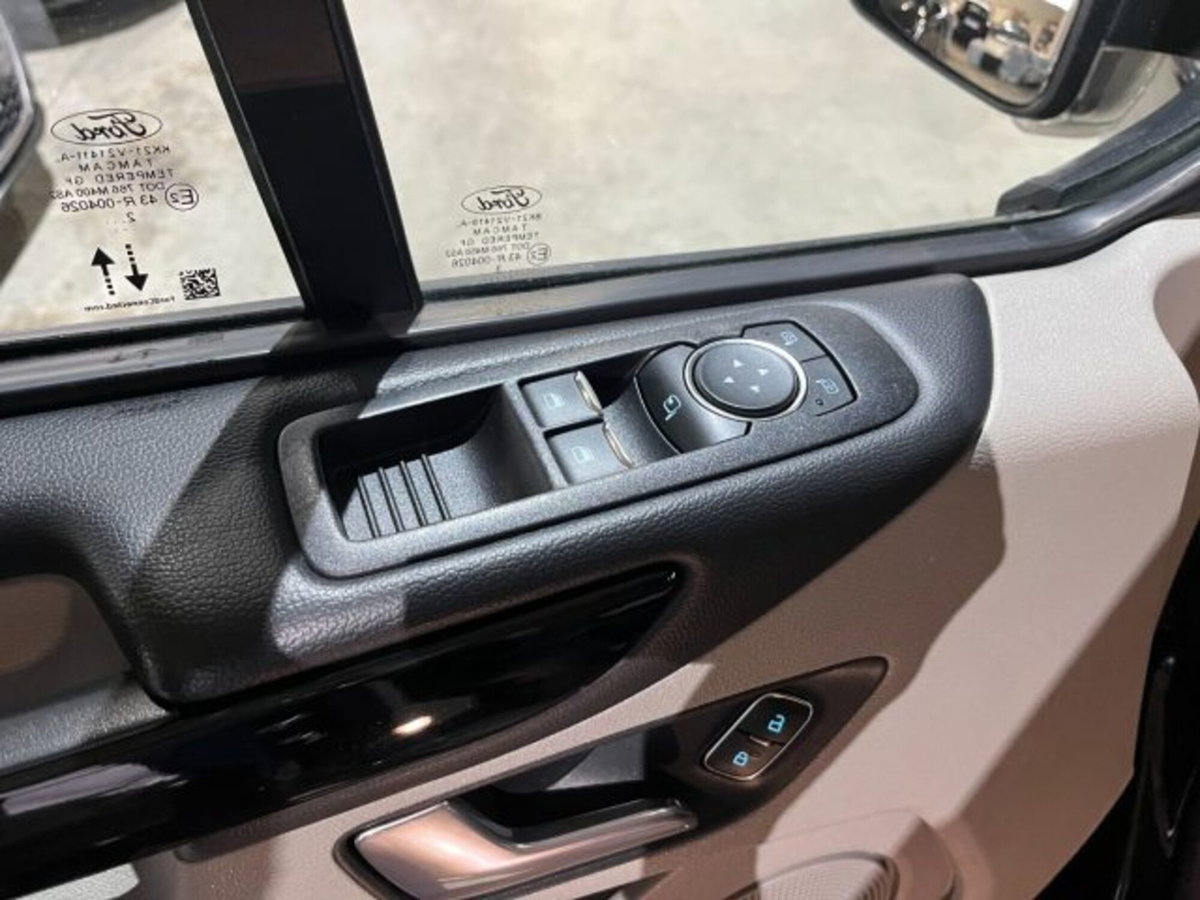 Ford Tourneo Custom 320 2.0 EcoBlue 150CV PL Titanium (15)