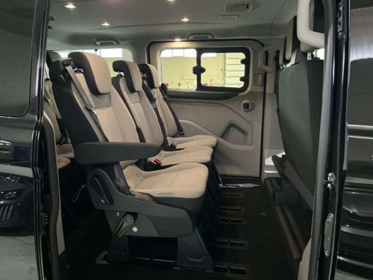 Ford Tourneo Custom 320 2.0 EcoBlue 150CV PL Titanium (18)