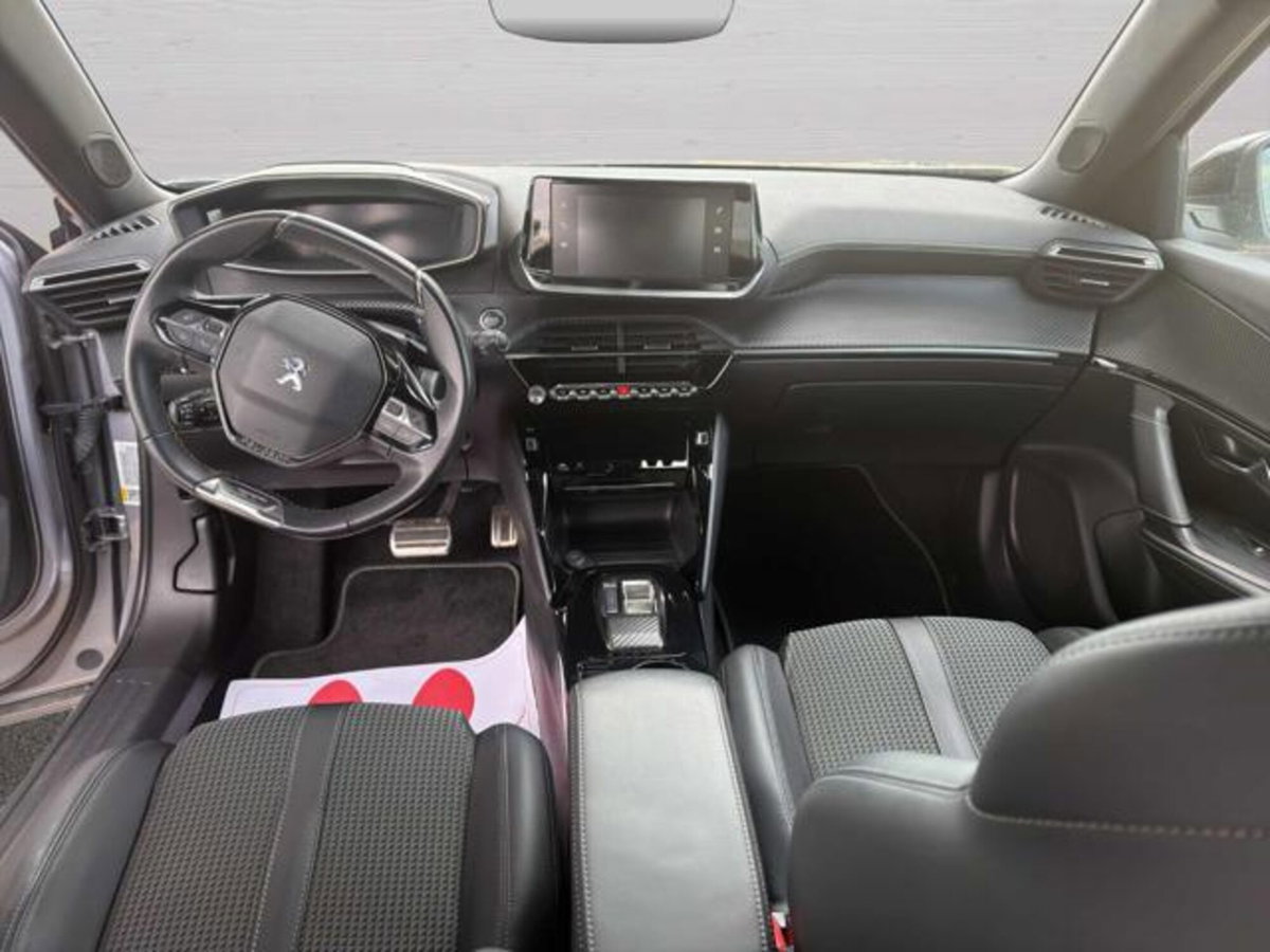 Peugeot 2008 BlueHDi 130 S&S EAT8 GT (11)
