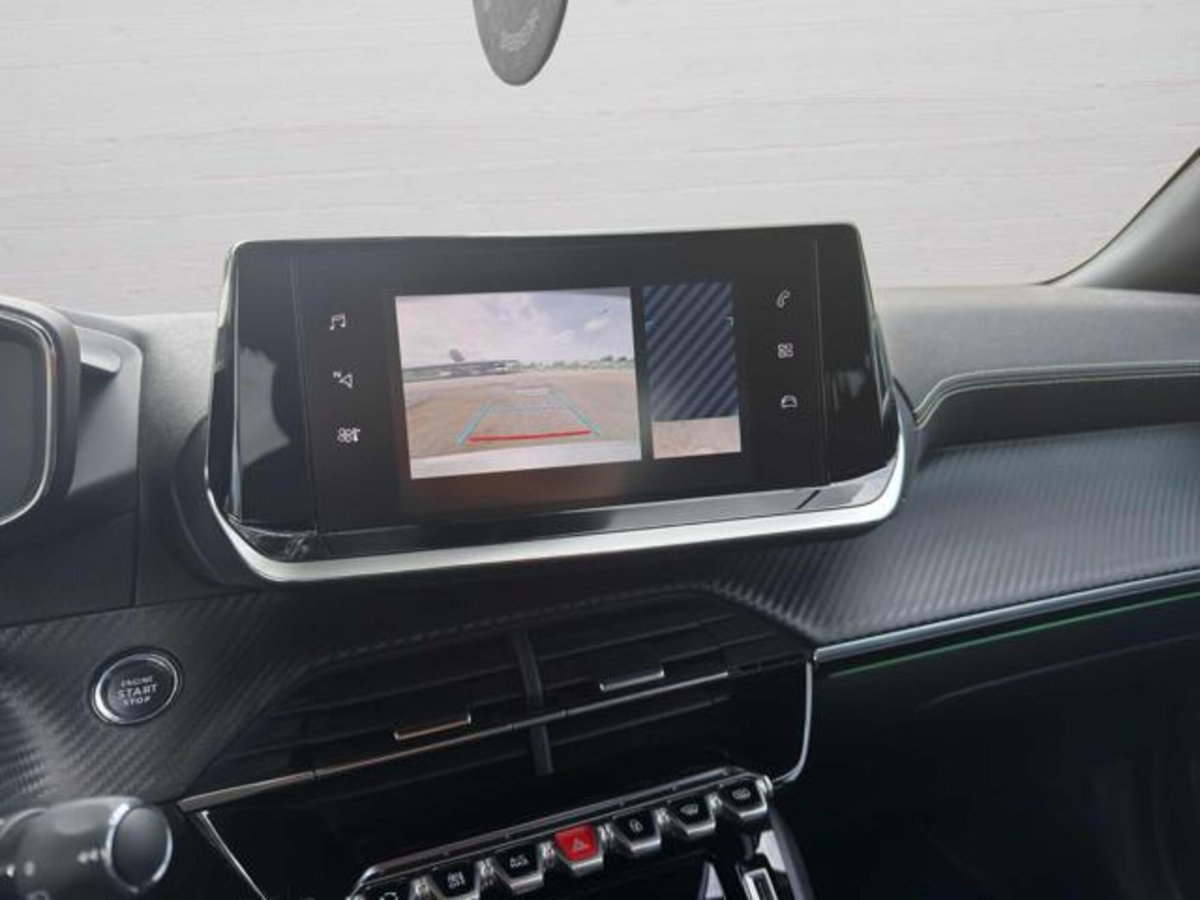 Peugeot 2008 BlueHDi 130 S&S EAT8 GT (13)
