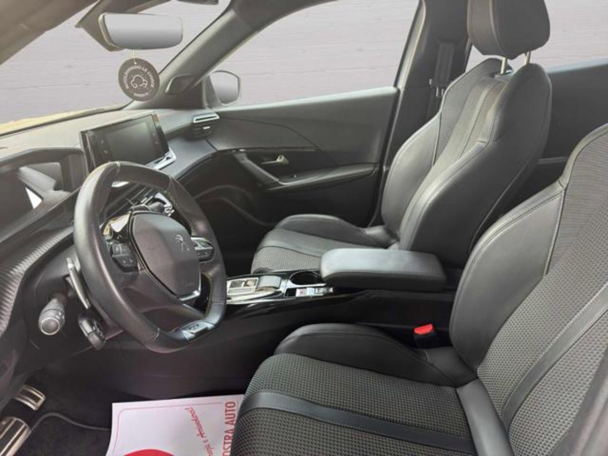 Peugeot 2008 BlueHDi 130 S&S EAT8 GT (9)