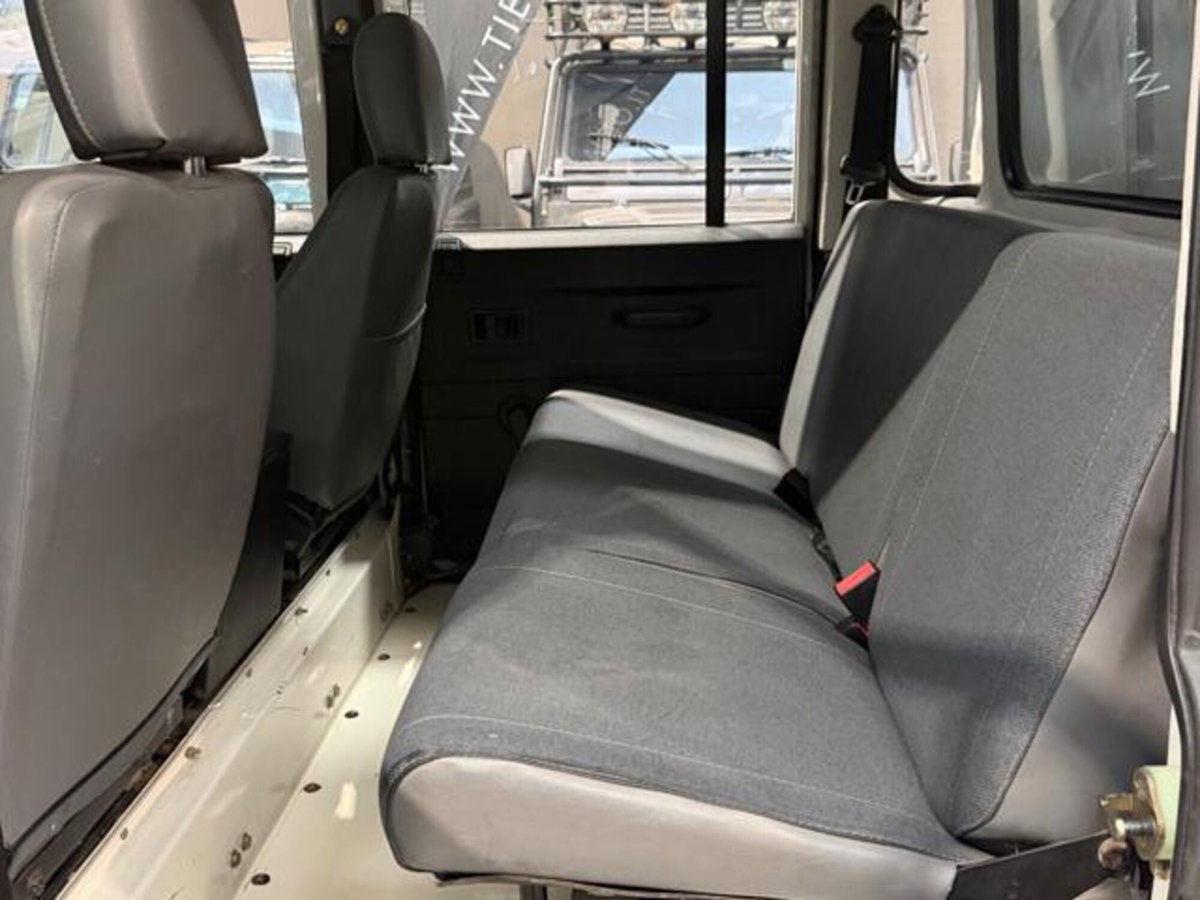 Land Rover Defender 130 2.5 Td5 cat CrewCab S (12)