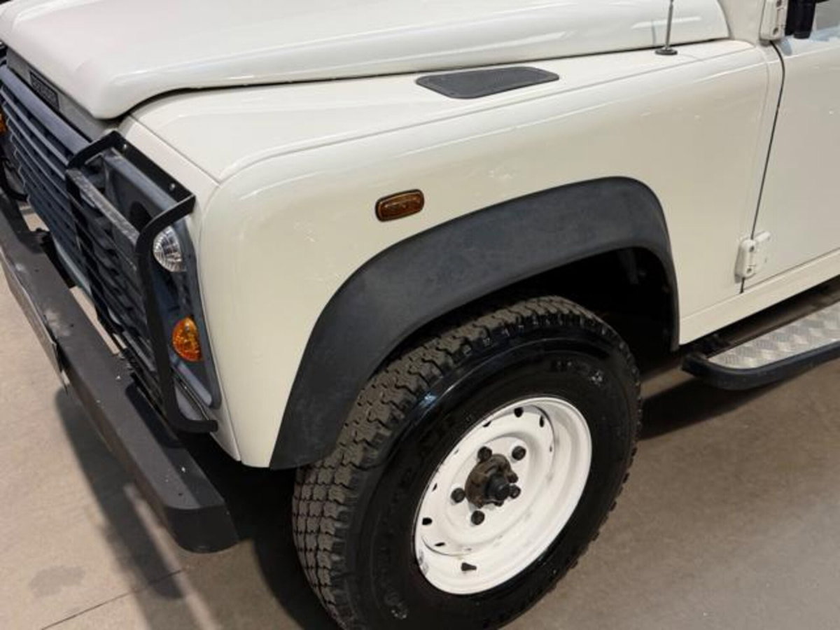 Land Rover Defender 130 2.5 Td5 cat CrewCab S (7)