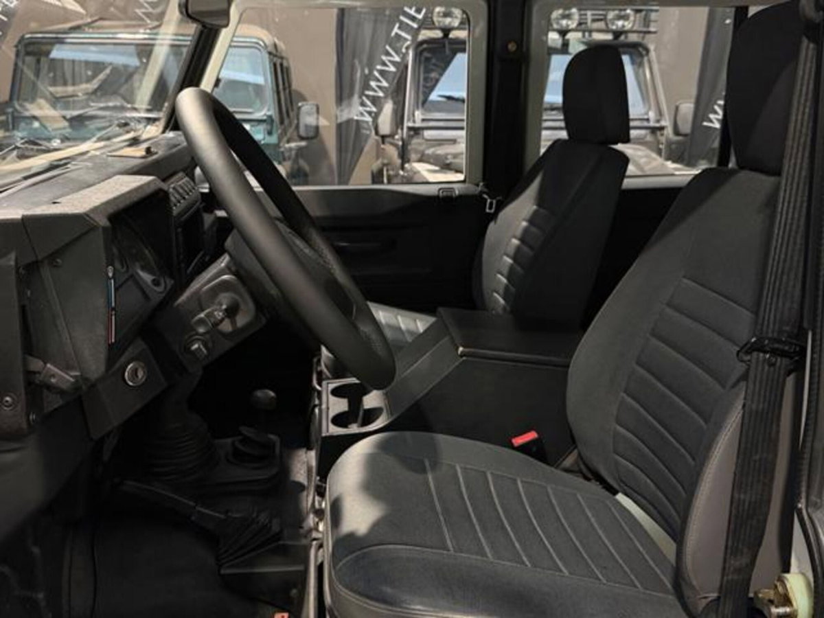 Land Rover Defender 130 2.5 Td5 cat CrewCab S (8)
