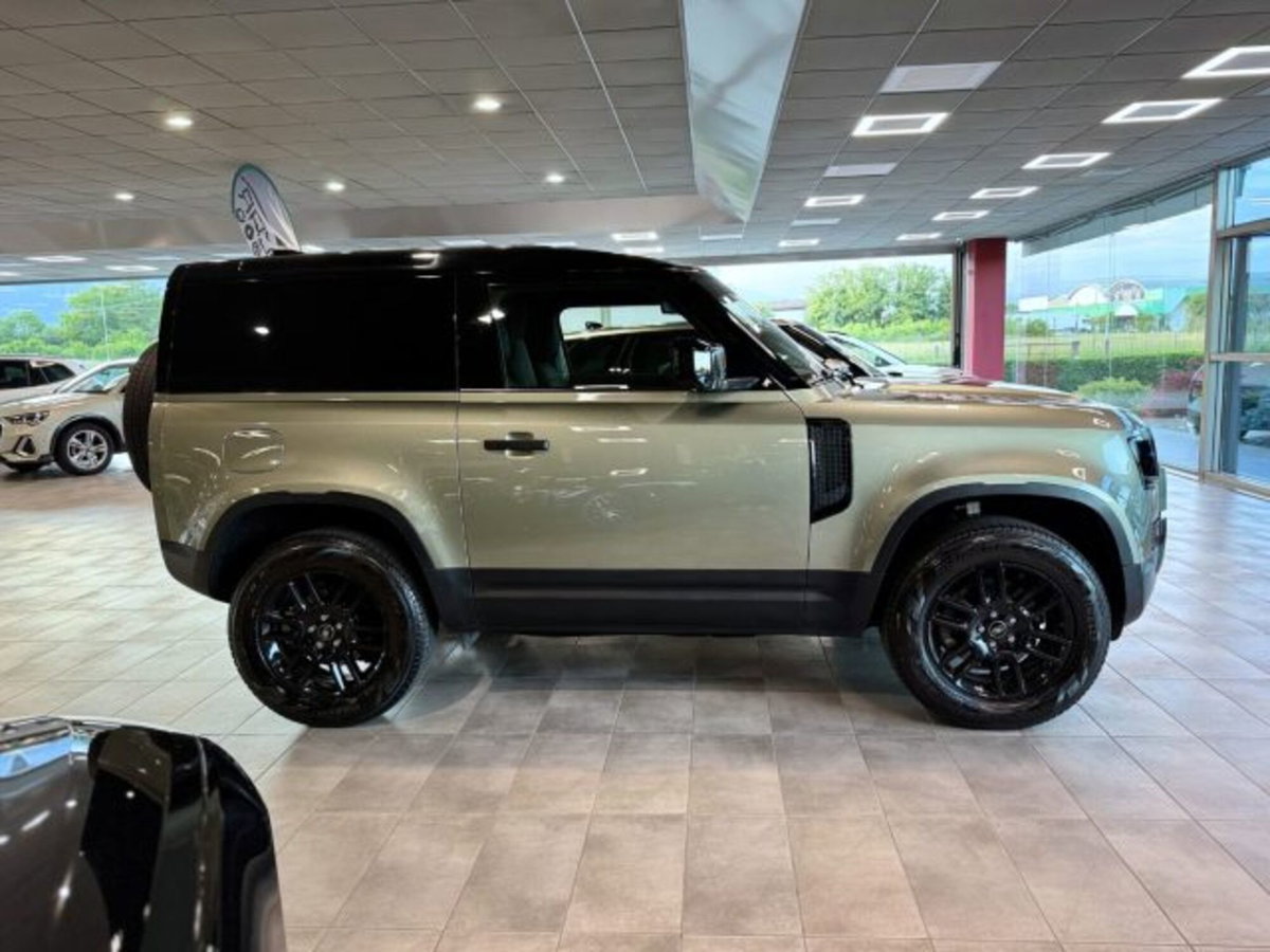 Land Rover Defender 90 Hard Top 3.0d i6 mhev awd 200cv auto (16)