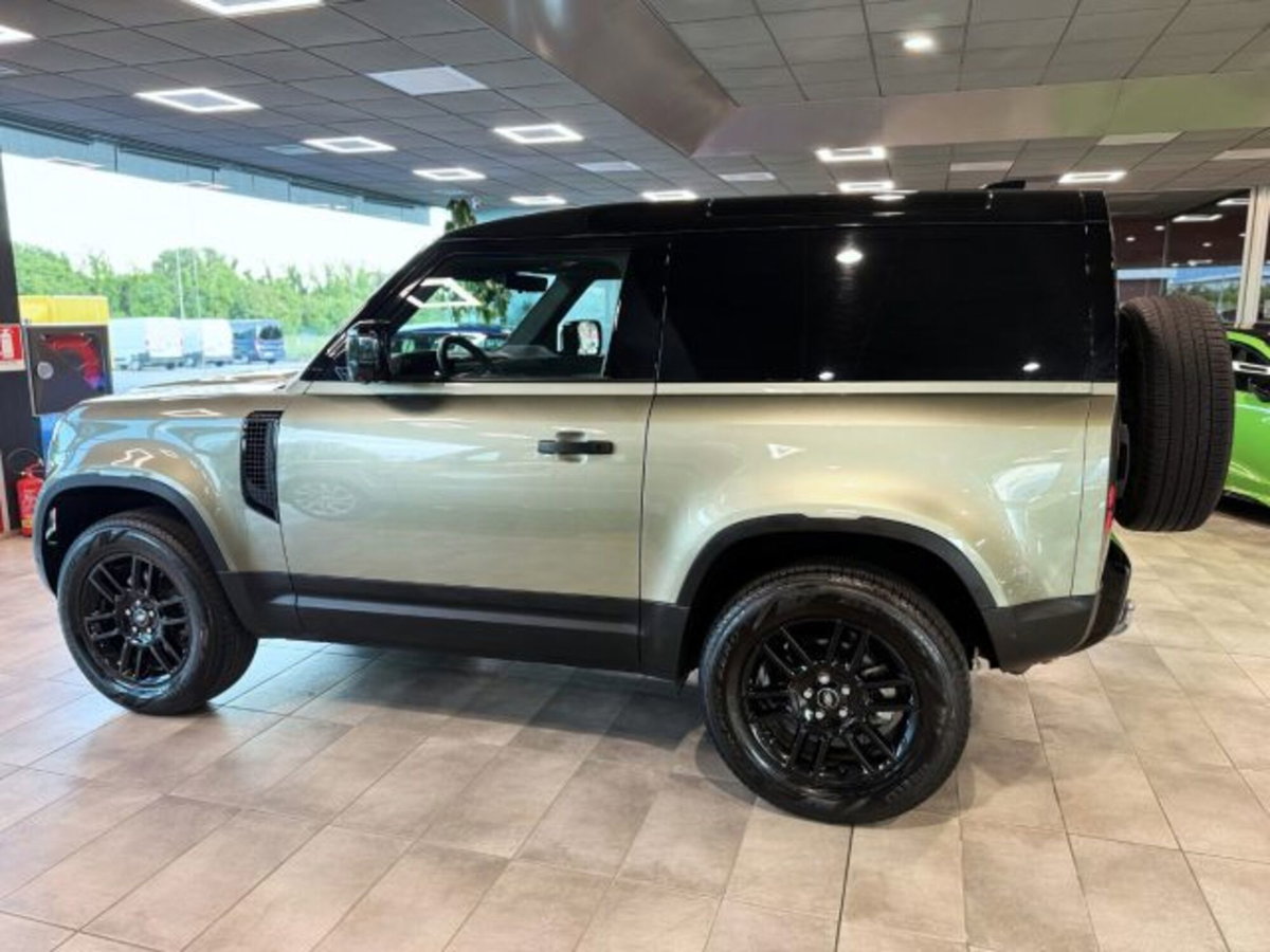 Land Rover Defender 90 Hard Top 3.0d i6 mhev awd 200cv auto (17)