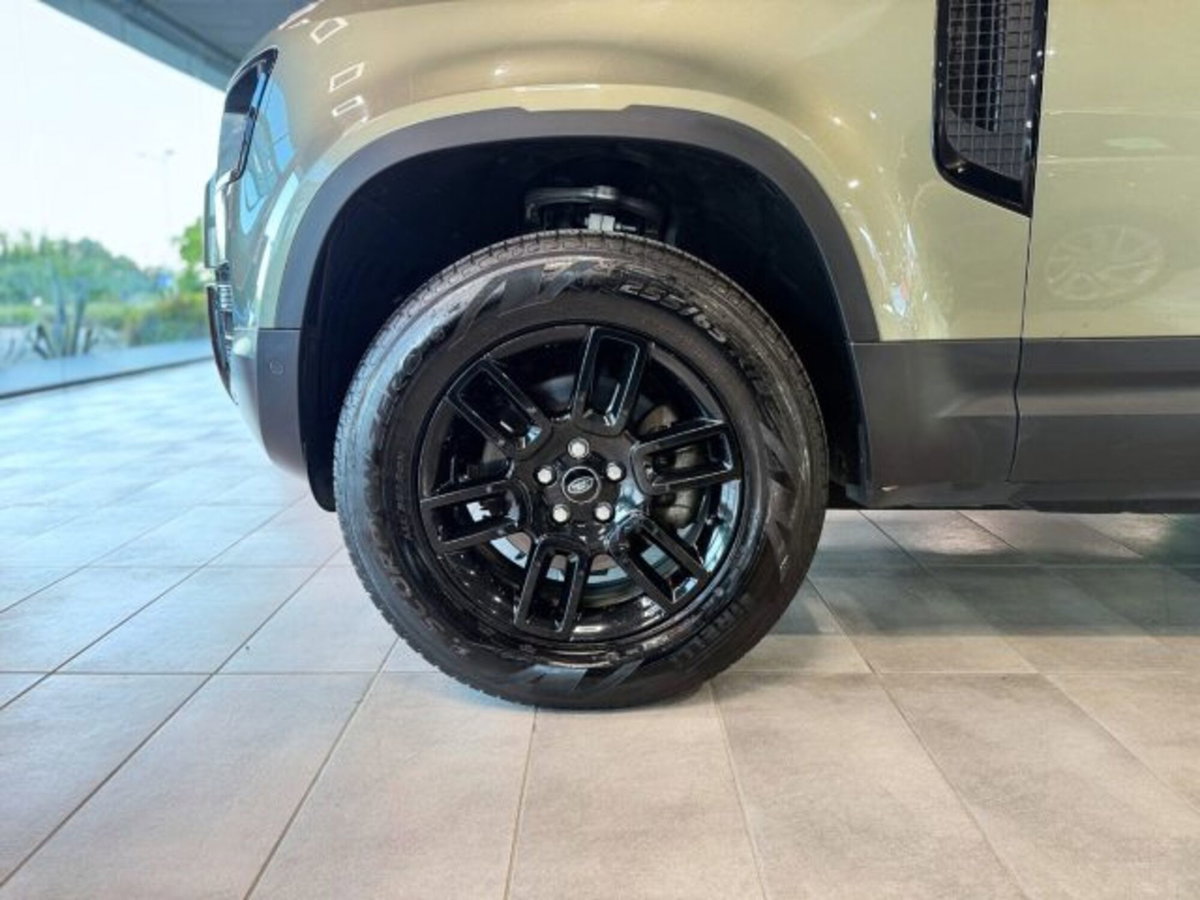 Land Rover Defender 90 Hard Top 3.0d i6 mhev awd 200cv auto (18)