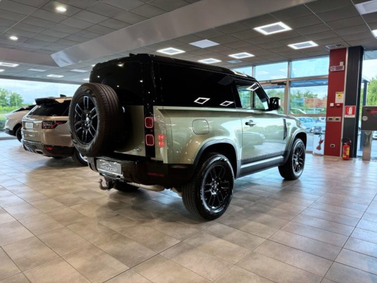 Land Rover Defender 90 Hard Top 3.0d i6 mhev awd 200cv auto (5)