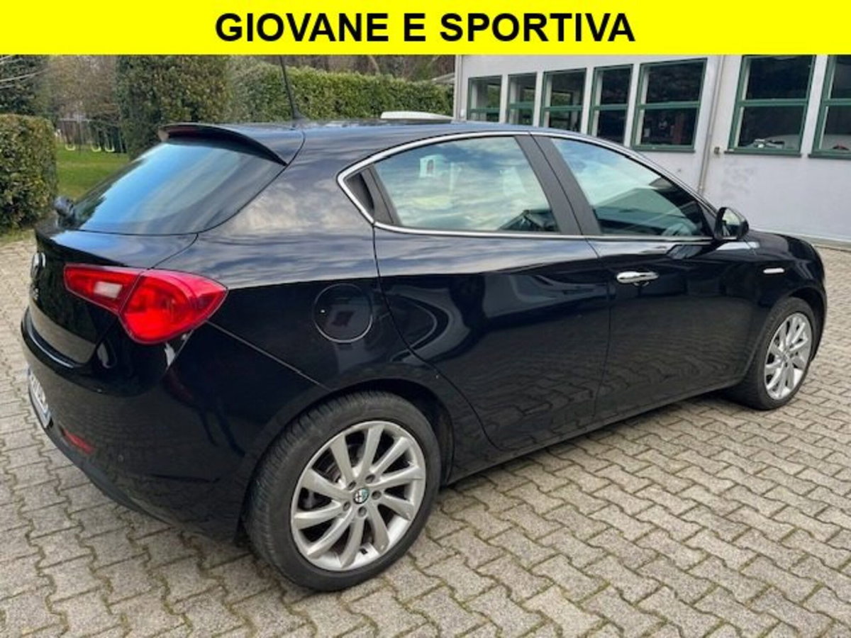 Alfa Romeo Giulietta 1.6 JTDm-2 Distinctive (2)