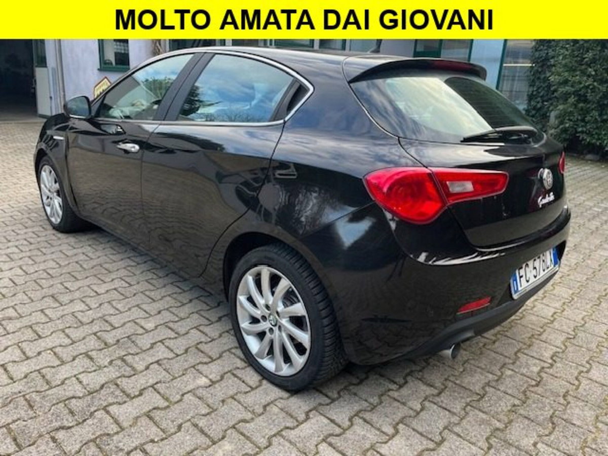 Alfa Romeo Giulietta 1.6 JTDm-2 Distinctive (4)
