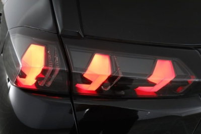 Peugeot 2008 BlueHDi 130 S&S EAT8 Allure Pack (10)