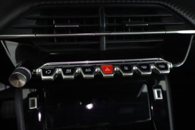 Peugeot 2008 BlueHDi 130 S&S EAT8 Allure Pack (13)