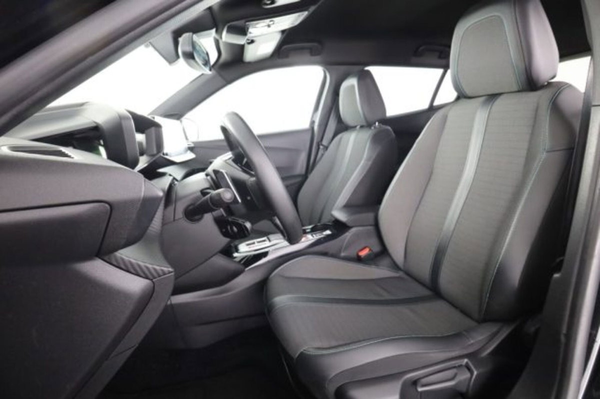 Peugeot 2008 BlueHDi 130 S&S EAT8 Allure Pack (2)