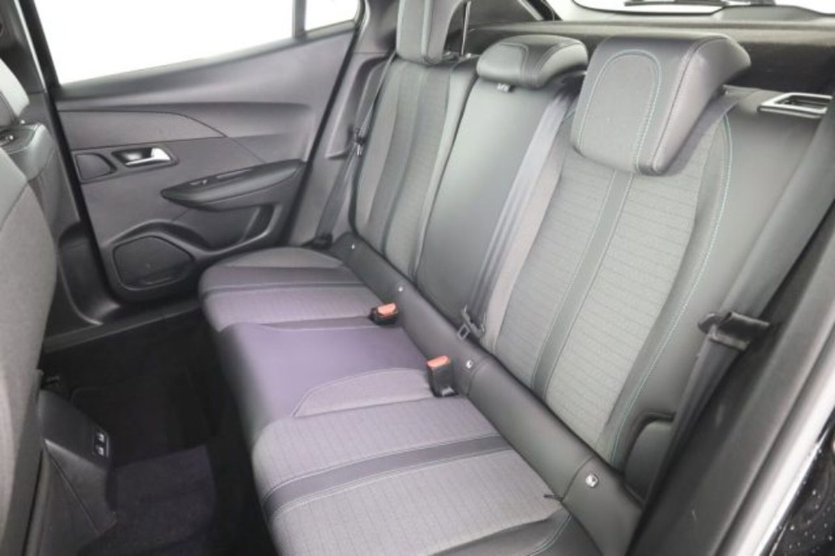 Peugeot 2008 BlueHDi 130 S&S EAT8 Allure Pack (3)