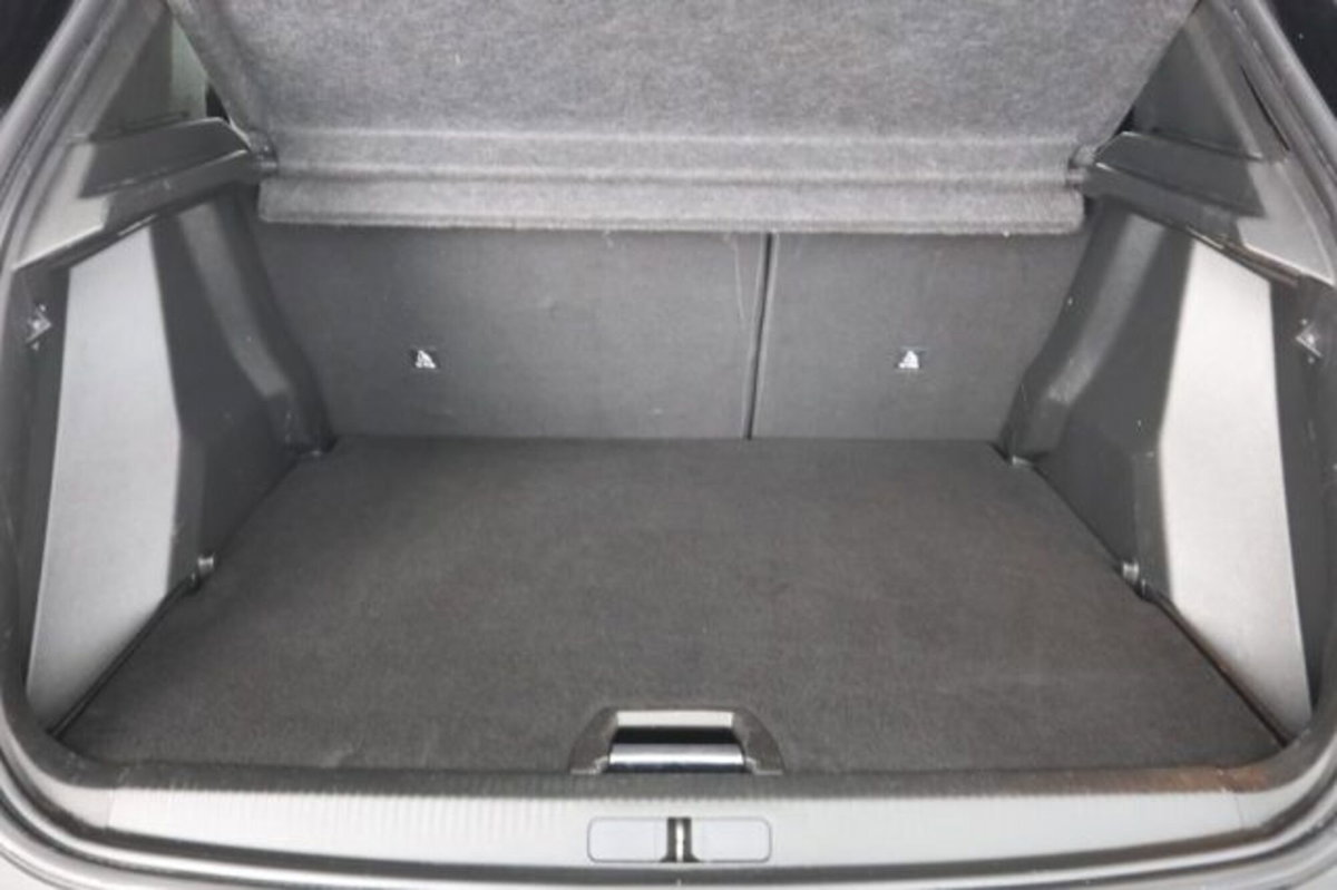Peugeot 2008 BlueHDi 130 S&S EAT8 Allure Pack (6)