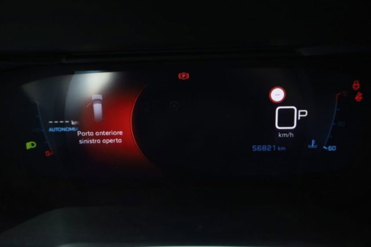 Peugeot 2008 BlueHDi 130 S&S EAT8 Allure Pack (7)