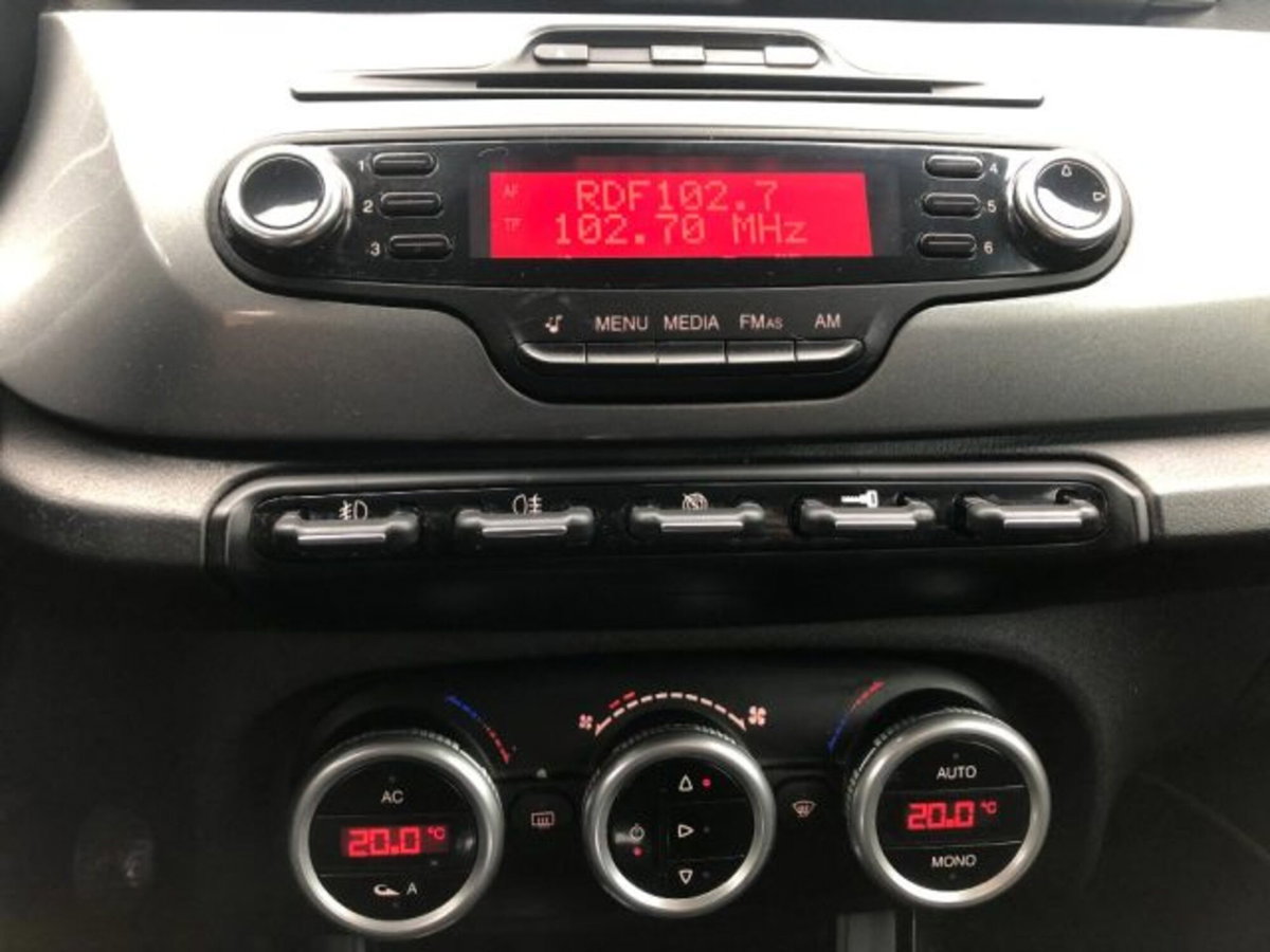 Alfa Romeo Giulietta 1.6 JTDm-2 Distinctive (14)