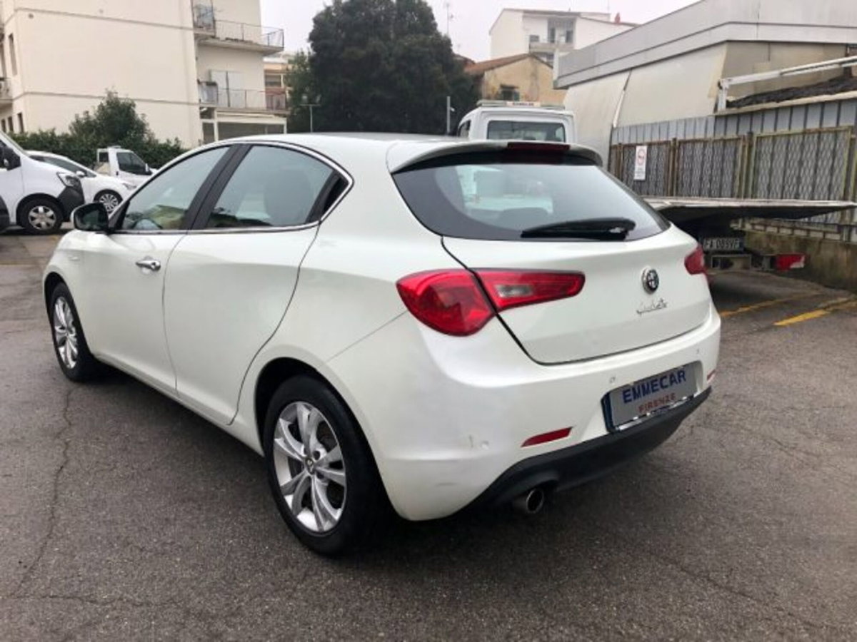 Alfa Romeo Giulietta 1.6 JTDm-2 Distinctive (4)