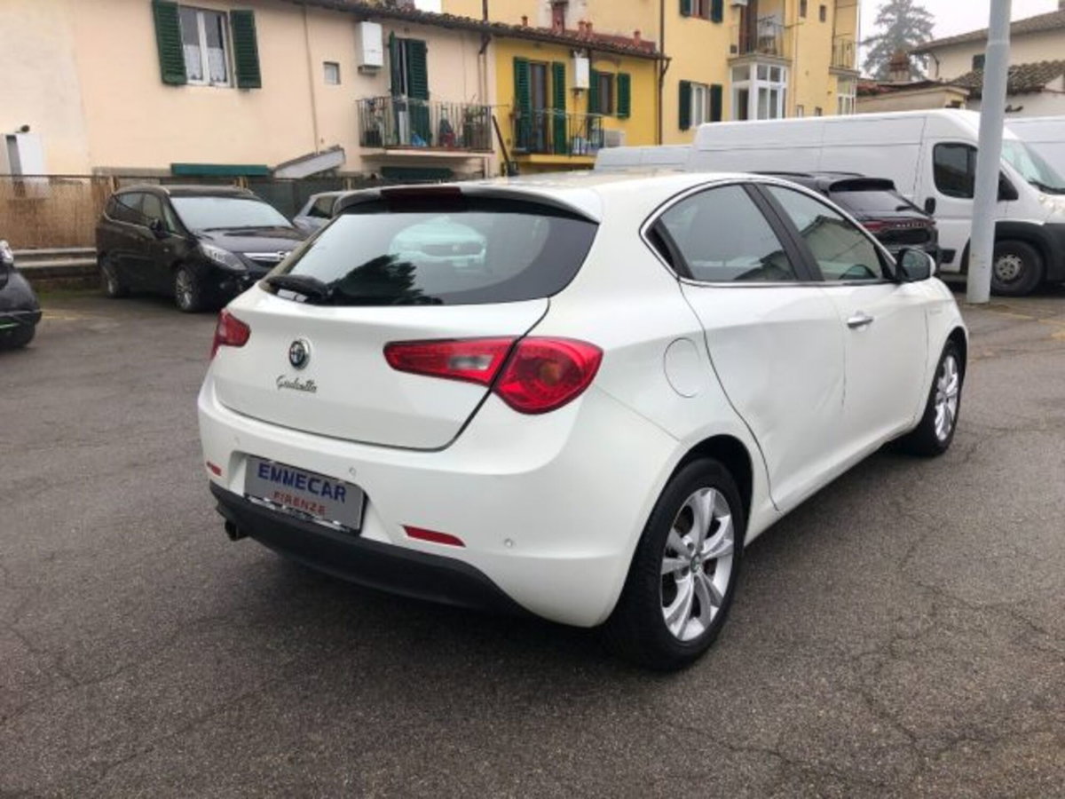 Alfa Romeo Giulietta 1.6 JTDm-2 Distinctive (5)